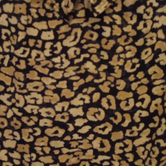 CHIC  ANIMAL PRINT RUFFLE BLOUSE - Picture 3 of 4